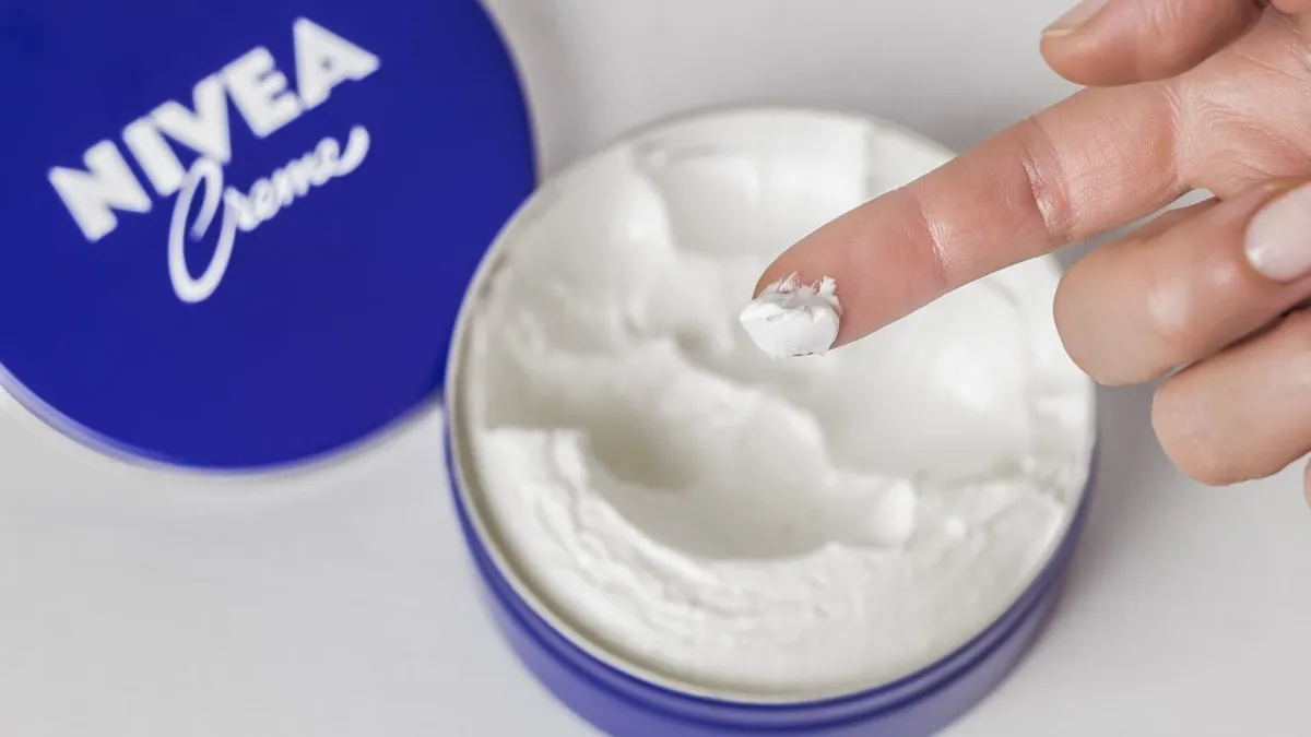 Die legendäre blaue Creme von Nivea – über 100 Jahre Hautpflege